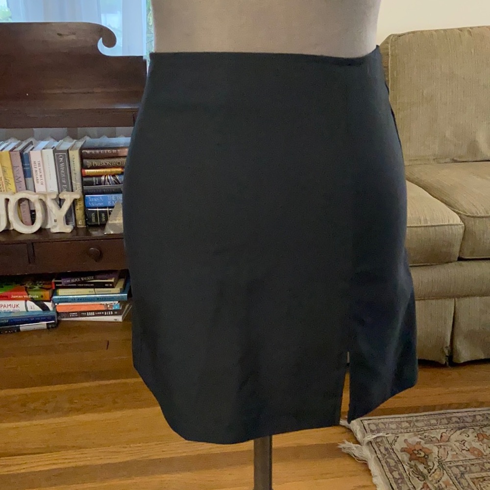 Mini skirt with slit